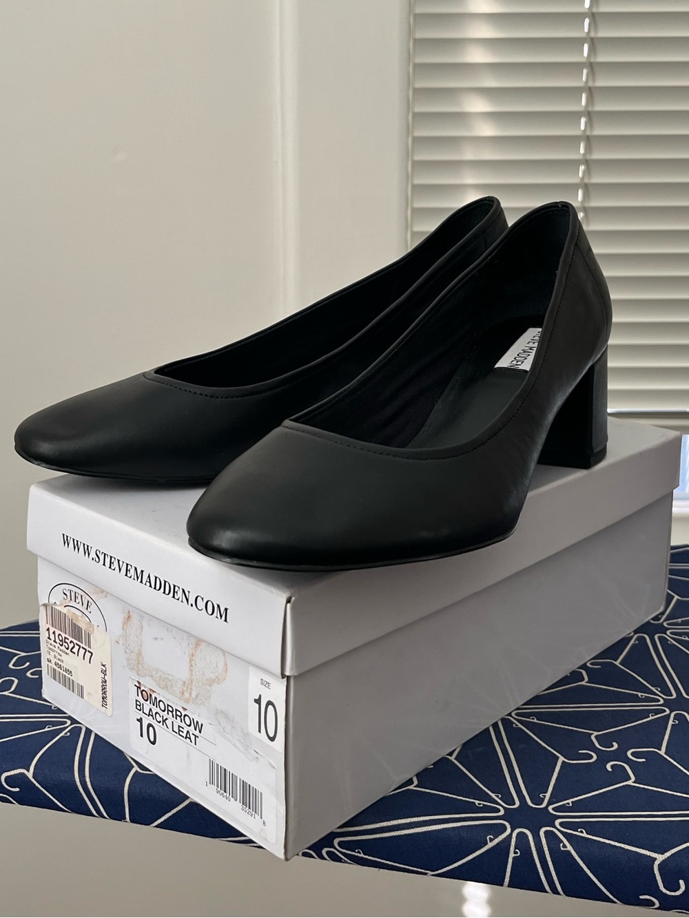 Steve Madden Black Leather Mid Block Heel Pumps, Size 10